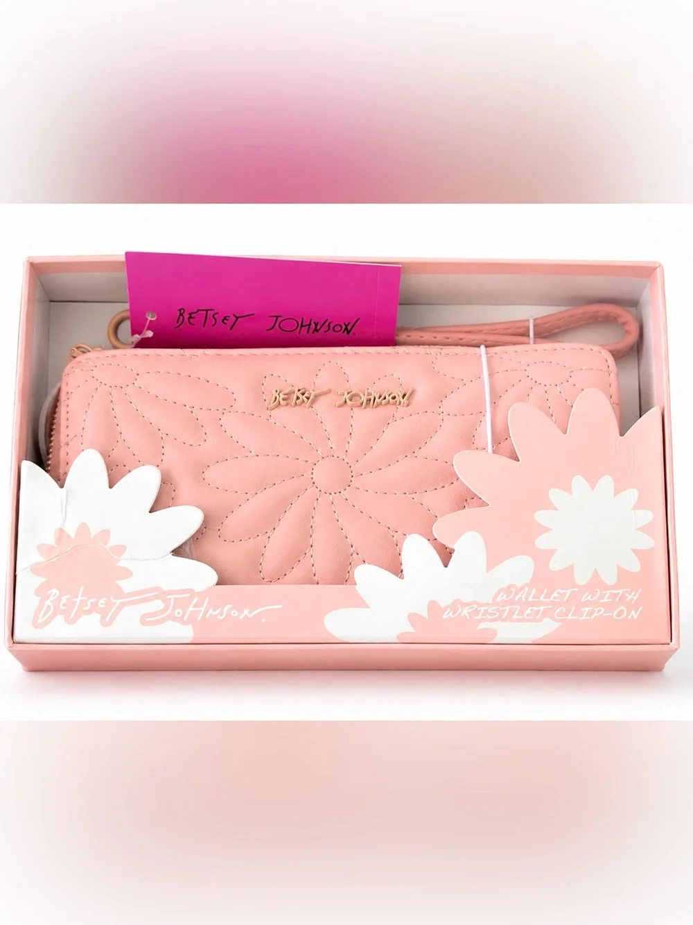 Betsey Johnson NWT Pastel Pink Quilted Daisy Zip Around Wallet Wristlet Flower